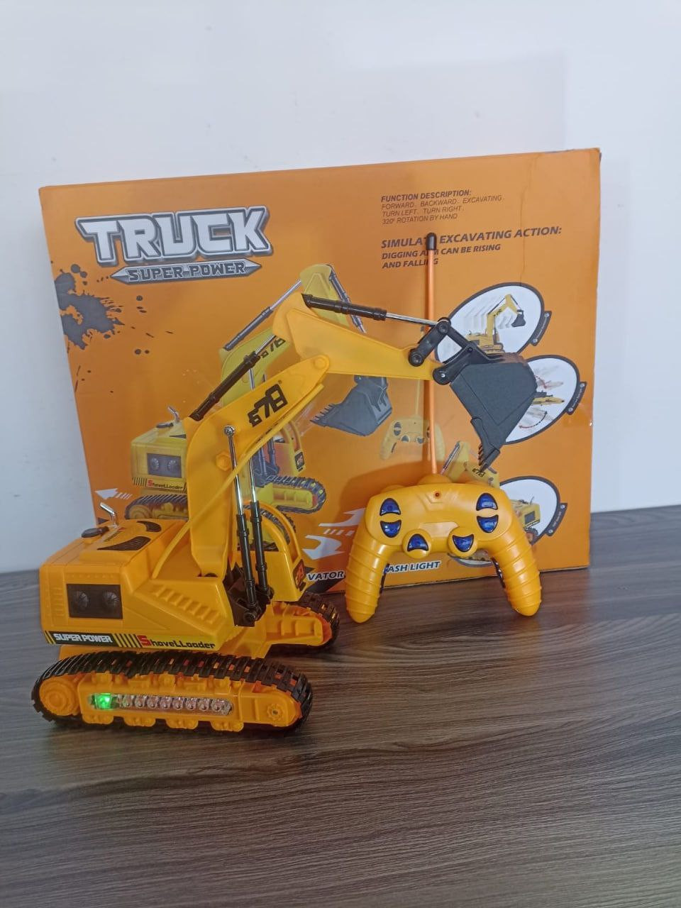 EXCAVADORA TELEDIRIGIDA A CONTROL REMOTO