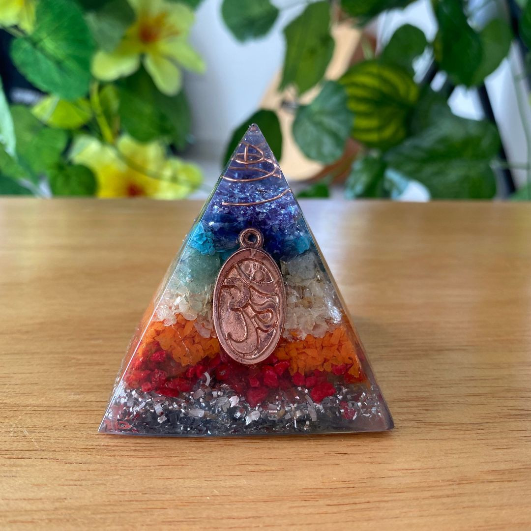 Pirámide Orgonita 7 chakras