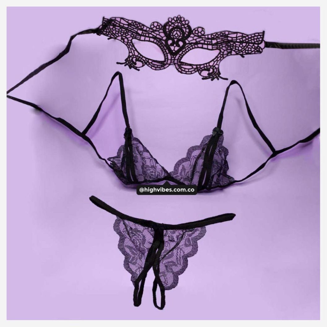 Lenceria con antifaz y medias