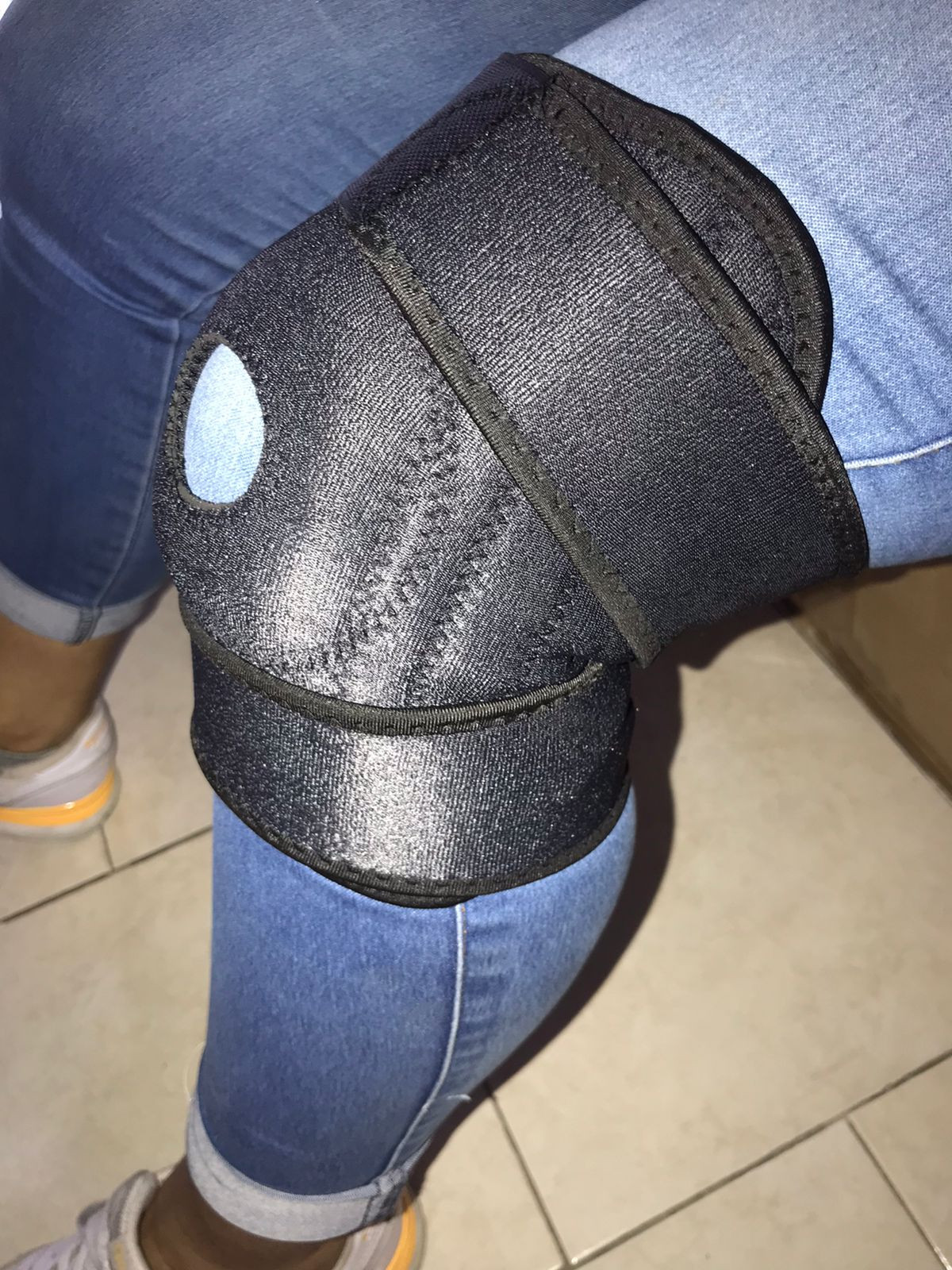 RODILLERA AJUSTABLE NEGRA