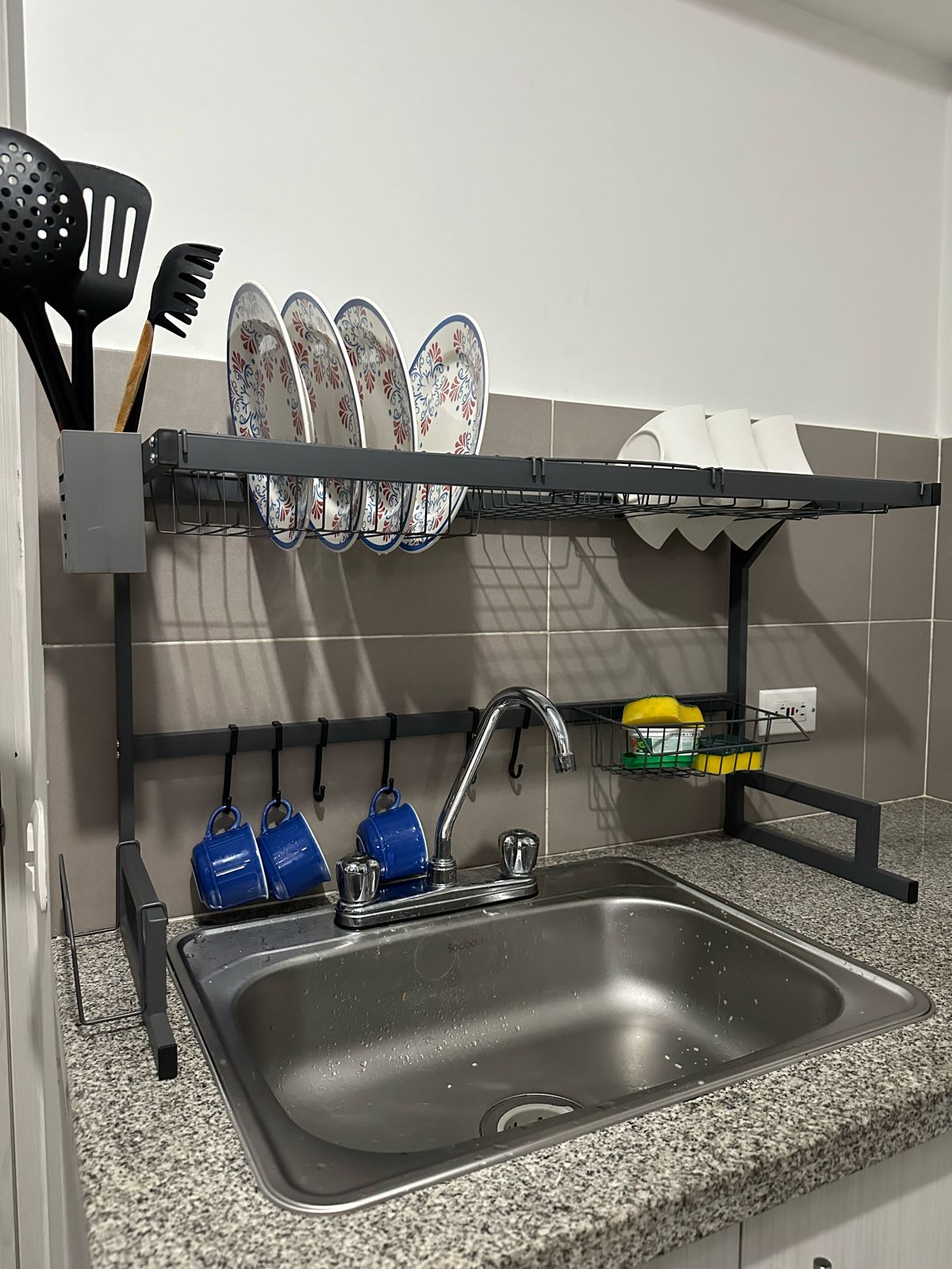 ESCURRIDOR, PLATERO AHORRADOR DE ESPACIO