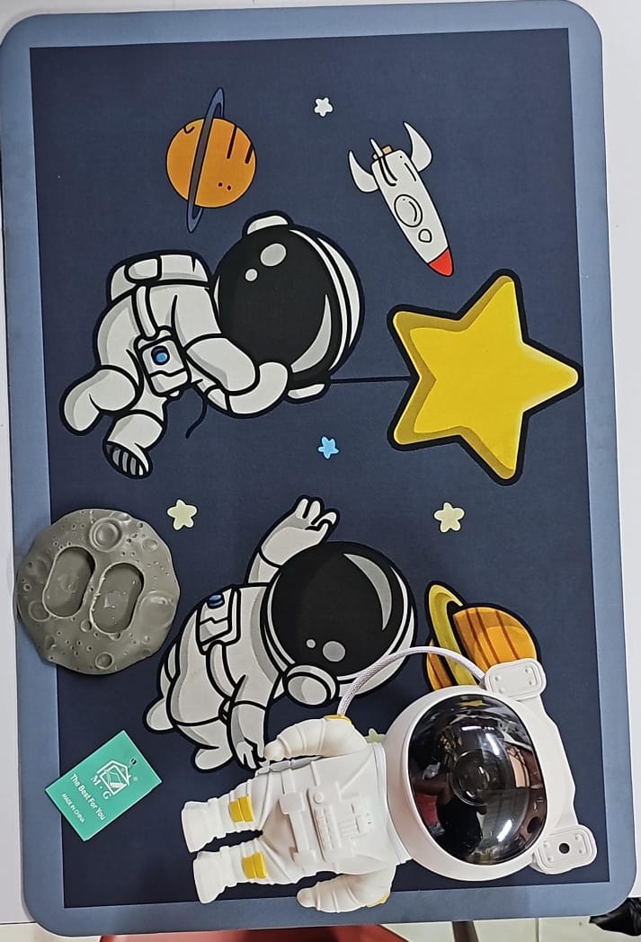 COMBO PROYECTOR + TAPETE ASTRONAUTA