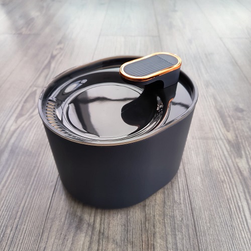 Fuente Mascotas Negra