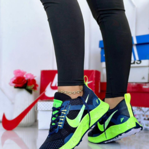 Nike para damas Negro Verde J.