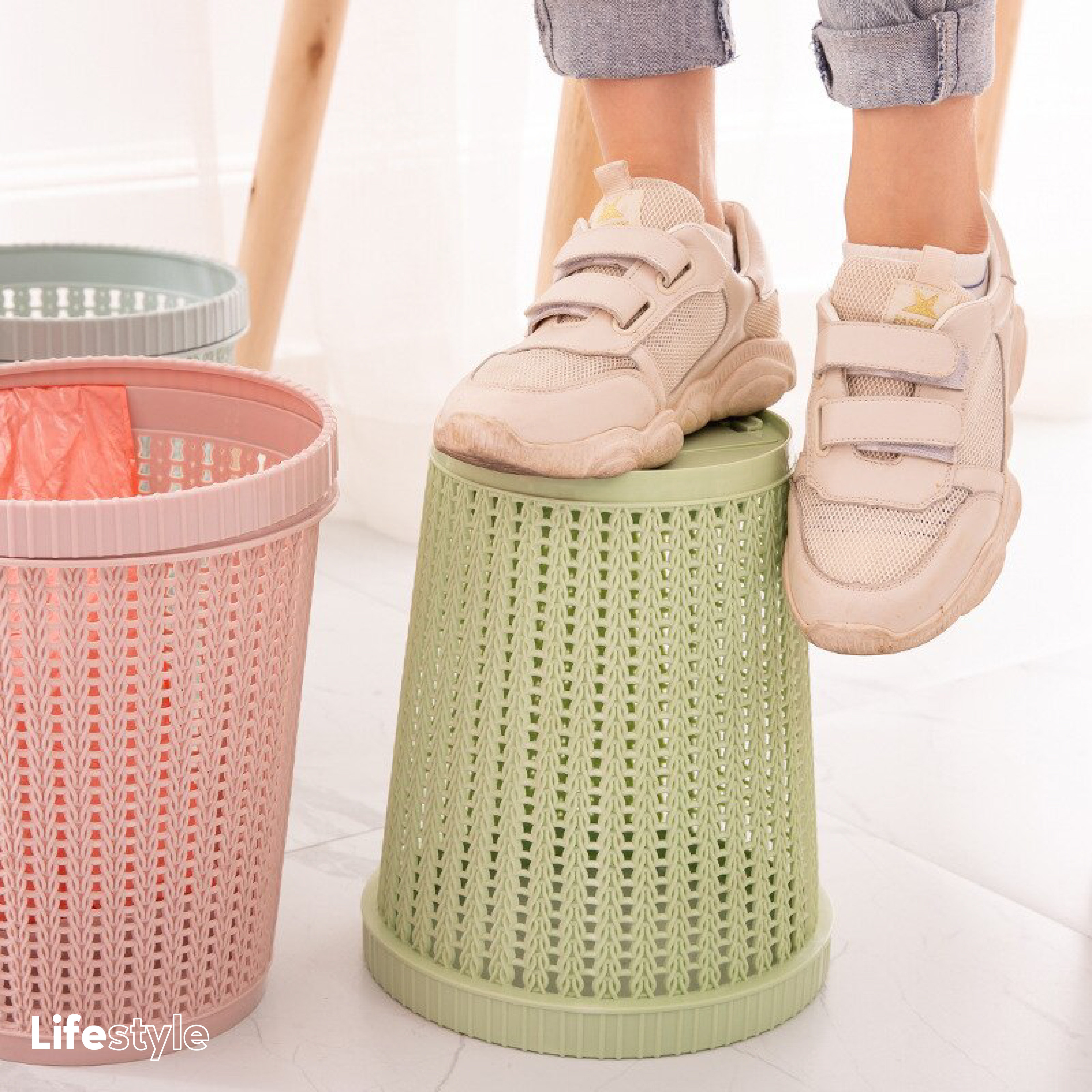 caneca de basura dispensadora de bolsas