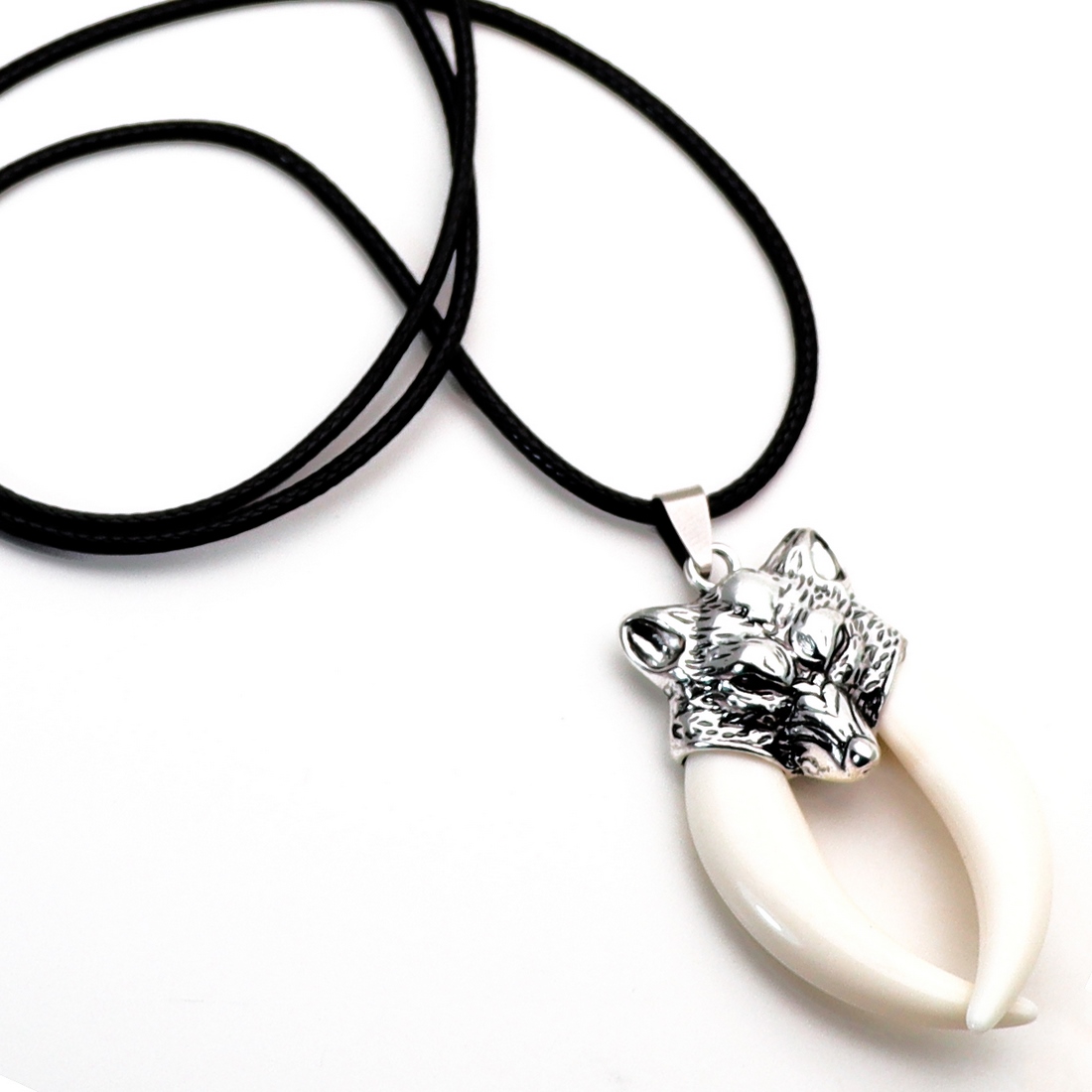 Collar Lobo Doble Colmillo + estuche