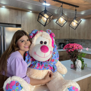 Perra con vestido 135 cm